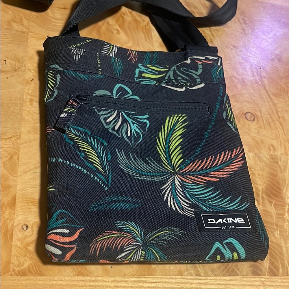 Dakine Black Tropical Print womans Bag